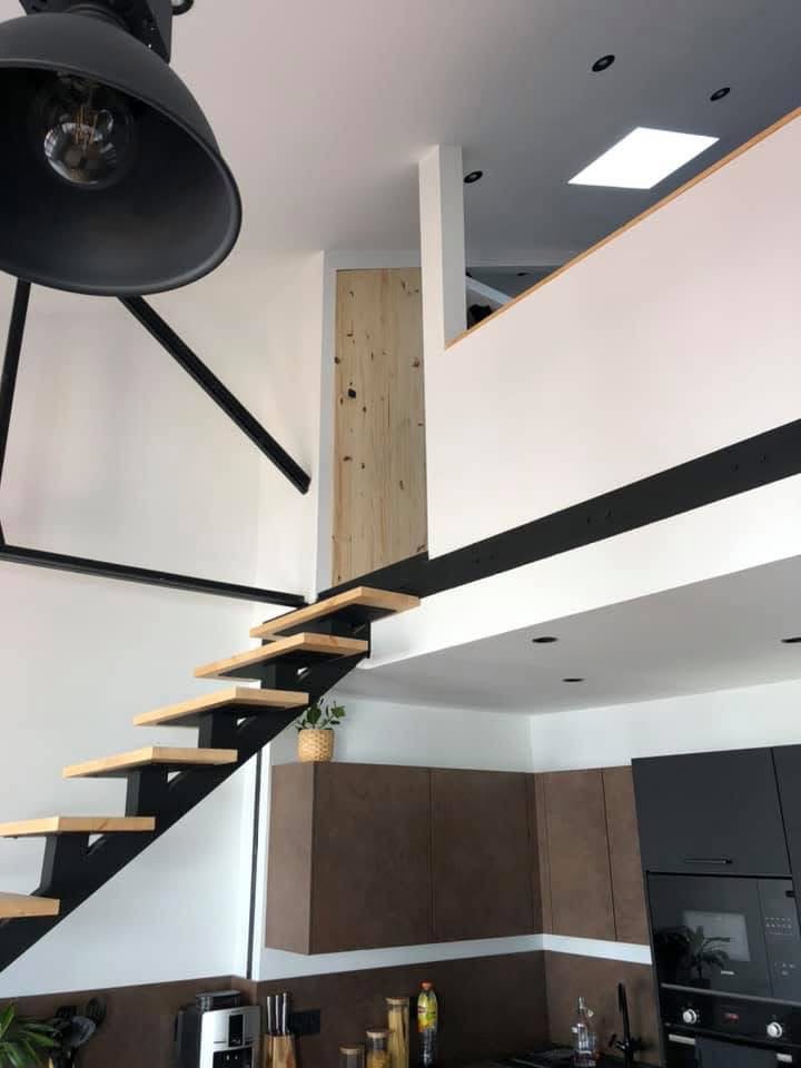 Mezzanine, escalier et cloisons placo finition Q4, réalisation Cyborg Bâtiment